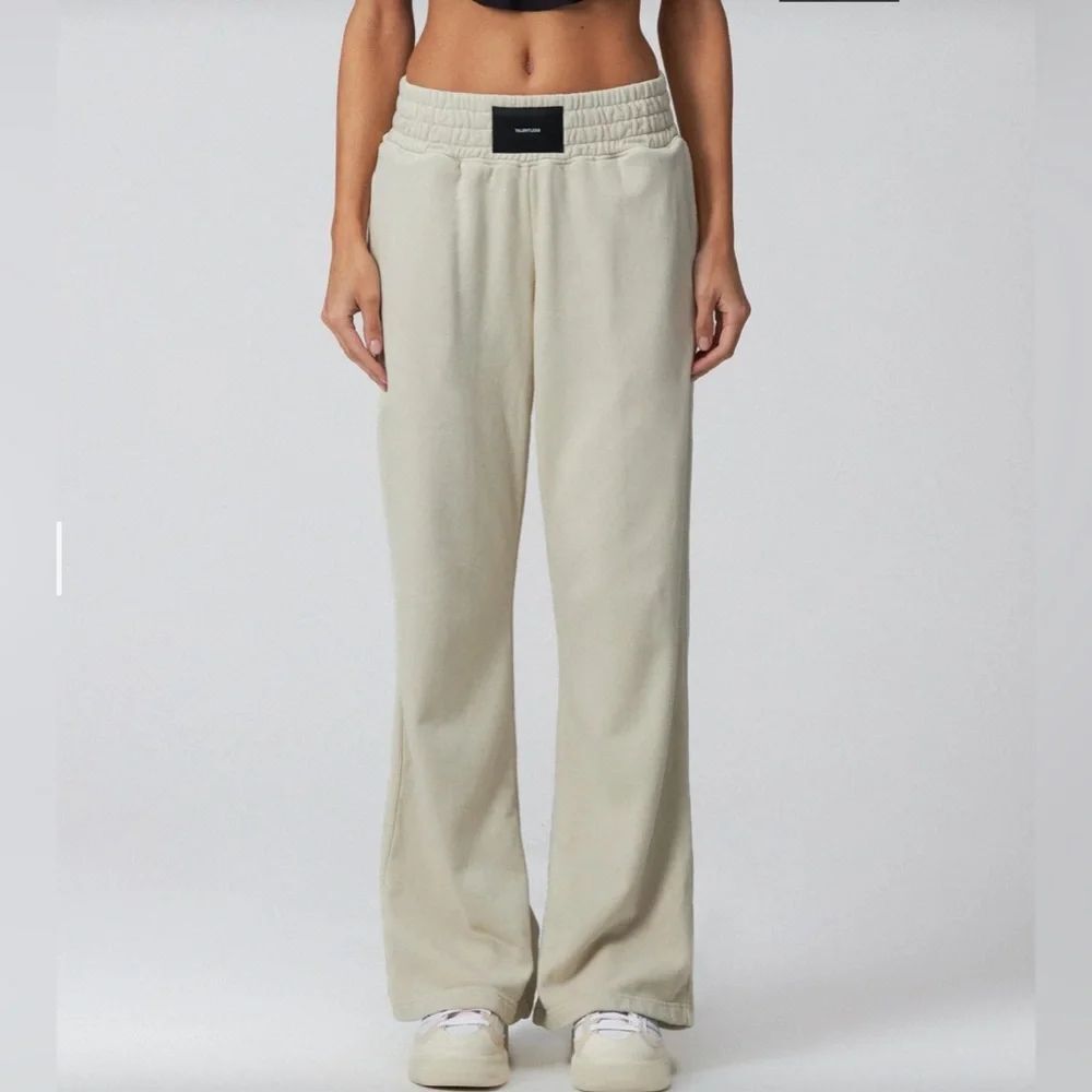 Relaxed Wide-Leg Sweatpants in Light Beige